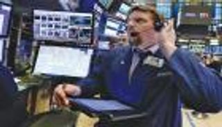 الأسهم الأمريكية تبدأ منخفضة بسبب ضرائب ترامب