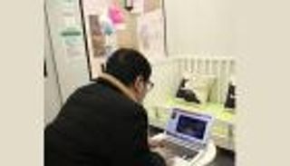 غرف انتظار الأزواج في "المولات".. أرائك وإنترنت وتلفزيون 