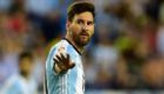 ميسي يطالب الأرجنتين بالتحسن قبل المونديال