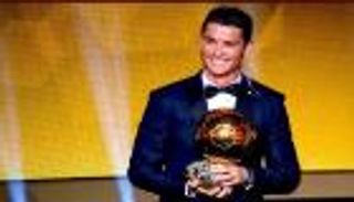 رونالدو يعادل رقم ميسي بالكرة الذهبية الخامسة