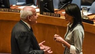 مندوب فلسطين بالأمم المتحدة رياض منصور مع نظيرته الأمريكية نيكي هايلي