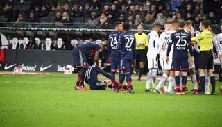 لاعب يعود من الطرد في لقاء فرانكفورت وبايرن