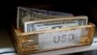 مصر.. التضخم يتراجع والدولار يقفز إلى 17.90 جنيه