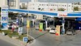 تونس تواجه عجز الموازنة بزيادة ضرائب السيارات والاتصالات 