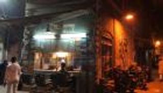 صالون حلاقة فريد على مفترق طريق في الهند