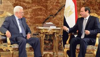السيسي وأبومازن في لقاء سابق