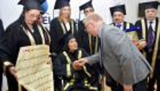 بالصور.. مديحة يسري لـ"بوابة العين": الدكتوراه أنستني أوجاع المرض