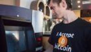 بالصور.. عقود بيتكوين الآجلة تتجاوز 17 ألف دولار في أول تداول