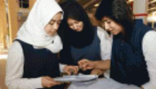 طلبة دبي يتفوقون في "مهارات القراءة" بتجاوز المعدل العالمي 