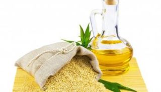 طرق استخدام زيت السمسم للوجه