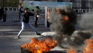 المواجهات فى الأراضى الفلسطينية مستمرة احتجاجا على قرار ترامب 