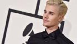 هجره زملاؤه لشكل أنفه فجلب له جاستن بيبر 94 مليون صديق 