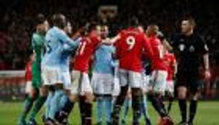 معركة بين لاعبي يونايتد والسيتي بعد الديربي