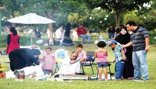 بلدية أبوظبي أصدرت قرارات لتنظيم عملية الشواء بالحدائق (صورة أرشيفية )