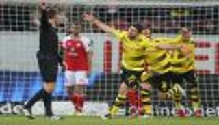 دورتموند يفوز على ماينز في المباراة الأولى لشتوجر