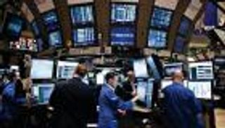 توترات السياسة تضرب البورصة الإيطالية والتراجع يخيم على أسهم أوروبا 