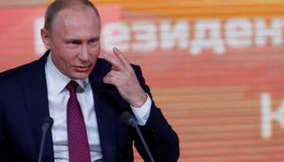 الرئيس الروسي فلاديمير بوتين خلال مؤتمره الصحفي السنوي (رويترز)