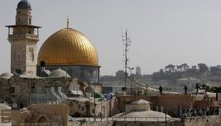 مسجد قبة الصخرة في جانب من مدينة القدس