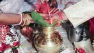 الزواج يقيل معلما ومعلمة من مدرسة هندية