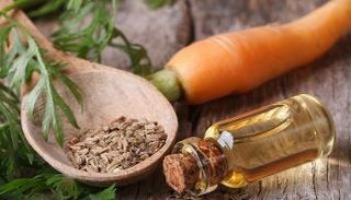 زيت الجزر يعمل على تفتيح البشرة 