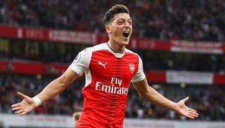 مسعود أوزيل لاعب أرسنال