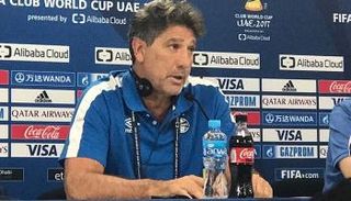 مدرب جريميو يتحدى الريال