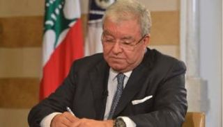 وزير الداخلية اللبناني خلال توقيع مرسوم الانتخابات