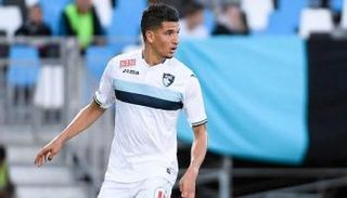 زين الدين فرحات نجم الجزائر 