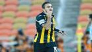 كهربا يرتدي قميص الأهلي المصري آخر ديسمبر