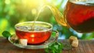 كوب من الشاي الساخن يوميا يقيك من الجلوكوما