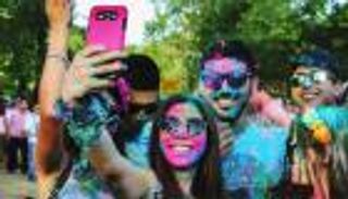 تحذير.. الهوس بالسيلفي مرض عقلي خطير