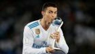 رونالدو يطالب برشلونة بممر شرفي في الكلاسيكو