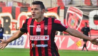 درفلو مهاجم منتخب الجزائر الجديد