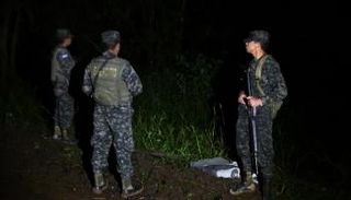 قوات الجيش في موقع تحطم الطائرة - أ. ف. ب