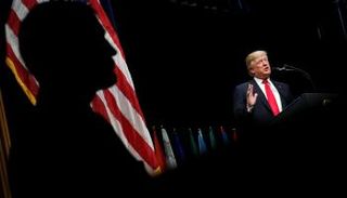 ترامب خلال حفل تخريج إحدى الكليات الأمنية (رويترز)