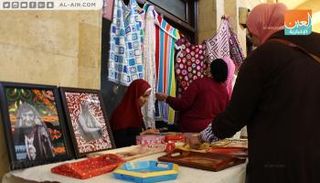 جانب من الأعمال اليدوية المعروضة بالمهرجان