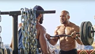أحمد مكي في أغنيته «وقفة ناصية زمان»