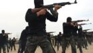 أم تسمم ابنها لمنعه من السفر إلى سوريا مع زوجها الإرهابي