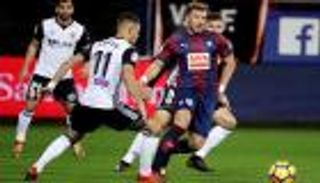 إيبار يعرقل ملاحقة فالنسيا لبرشلونة في الدوري الإسباني