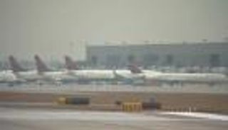 عودة الحياة لأكثر مطارات العالم ازدحاما بعد إلغاء ألف رحلة