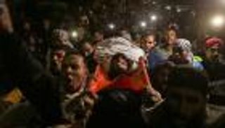 استشهاد القعيد أبوثريا يطلق أصواتا إسرائيلية ضد الاحتلال