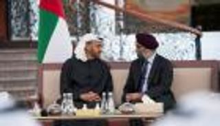 محمد بن زايد يلتقي وزير الدفاع الكندي