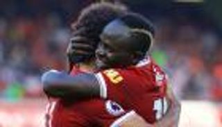 ليفربول يحتفل بنجميه محمد صلاح وماني