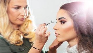 آخر صيحات مكياج شتاء 2018