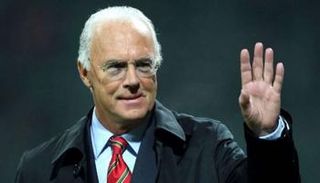 بيكنباور نجم منتخب ألمانيا وبايرن ميونيخ السابق