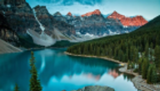 بالصور.. "بحيرة لويز" جنة كندا على الأرض