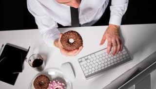 وظيفتك سبب في زيادة وزنك