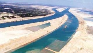 قناة السويس تقدم حوافز جديدة للسفن العابرة 