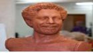 صحيفة إنجليزية تسخر من تمثال محمد صلاح