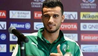 السومة يؤكد بقائه مع الأهلي
